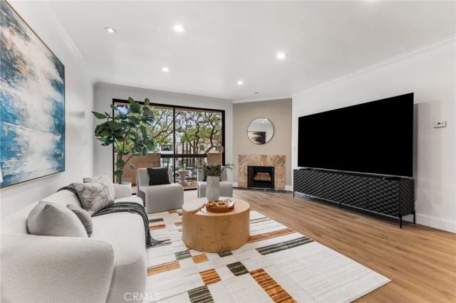 423 N Palm 108, Beverly Hills, CA 90210