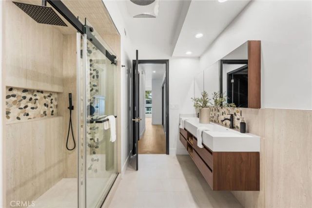 423 N Palm 108, Beverly Hills, CA 90210