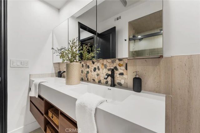 423 N Palm 108, Beverly Hills, CA 90210