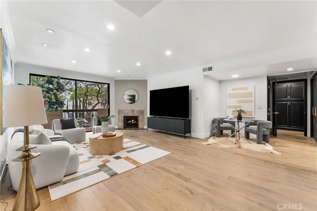 423 N Palm 108, Beverly Hills, CA 90210