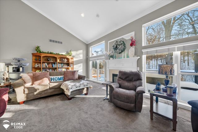 90 Ridge Field Court, Oxford, MI 48371