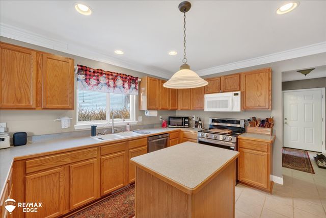 90 Ridge Field Court, Oxford, MI 48371