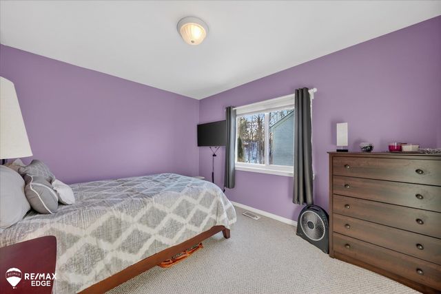 90 Ridge Field Court, Oxford, MI 48371