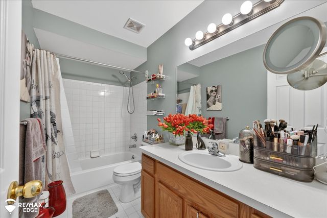 90 Ridge Field Court, Oxford, MI 48371