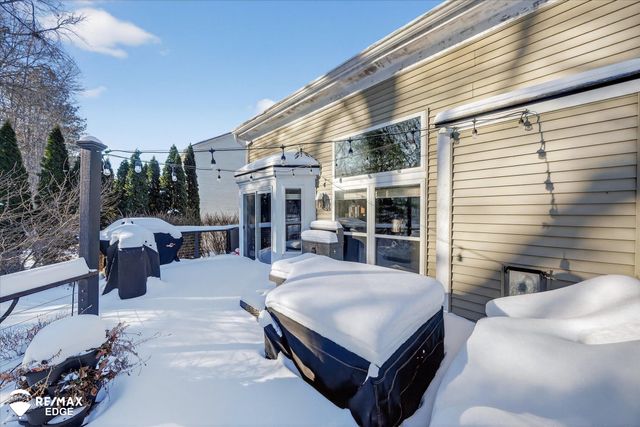 90 Ridge Field Court, Oxford, MI 48371