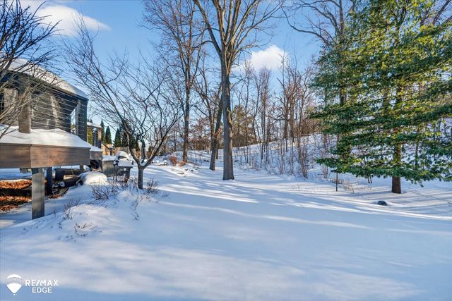 90 Ridge Field Court, Oxford, MI 48371