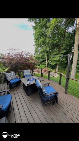 90 Ridge Field Court, Oxford, MI 48371