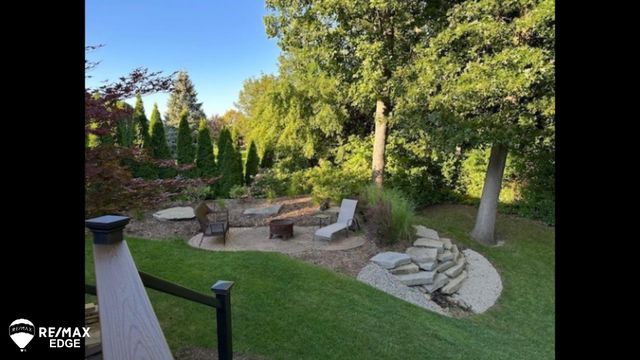 90 Ridge Field Court, Oxford, MI 48371