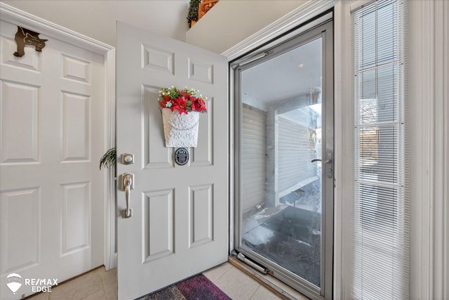 90 Ridge Field Court, Oxford, MI 48371