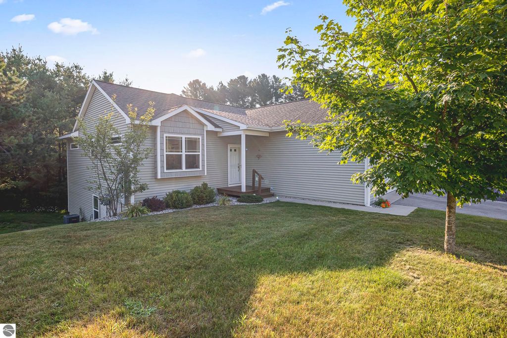 Image 3 of property listing at 4758 Kodiak Drive, Traverse City, MI 49685