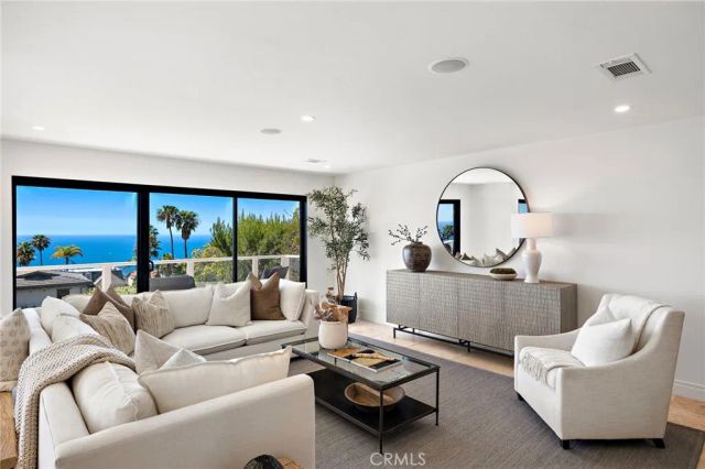 725 Balboa Avenue, Laguna Beach, CA 92651