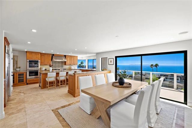 725 Balboa Avenue, Laguna Beach, CA 92651