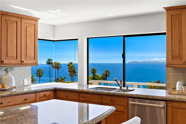 725 Balboa Avenue, Laguna Beach, CA 92651