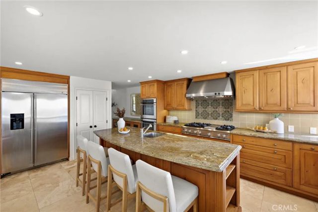 725 Balboa Avenue, Laguna Beach, CA 92651