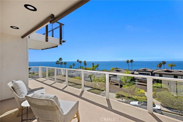 725 Balboa Avenue, Laguna Beach, CA 92651