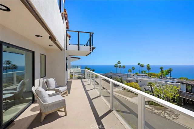 725 Balboa Avenue, Laguna Beach, CA 92651