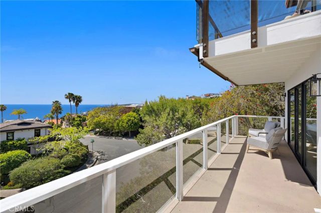 725 Balboa Avenue, Laguna Beach, CA 92651
