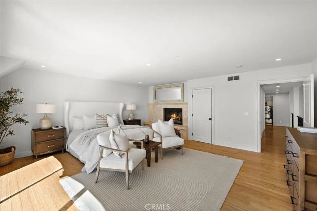 725 Balboa Avenue, Laguna Beach, CA 92651