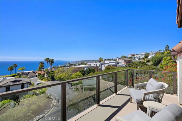 725 Balboa Avenue, Laguna Beach, CA 92651