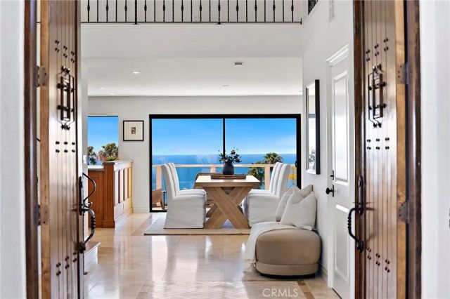 725 Balboa Avenue, Laguna Beach, CA 92651