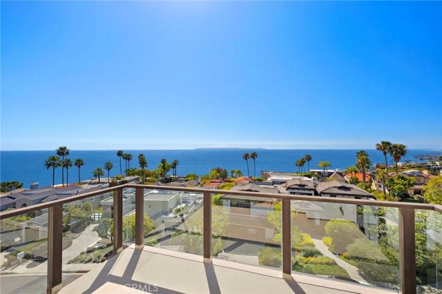 725 Balboa Avenue, Laguna Beach, CA 92651