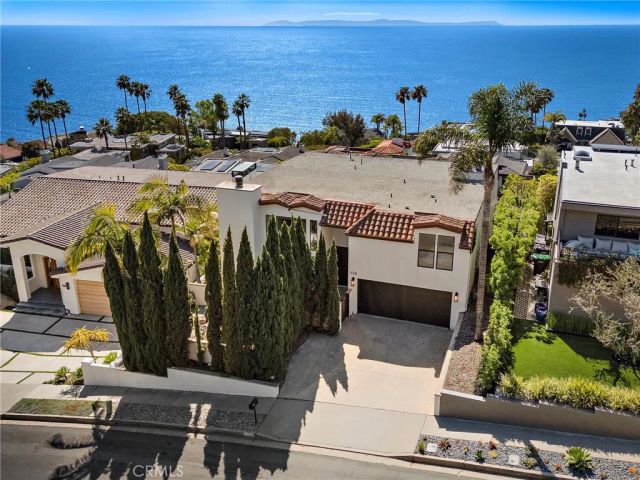 725 Balboa Avenue, Laguna Beach, CA 92651