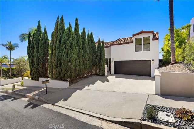 725 Balboa Avenue, Laguna Beach, CA 92651
