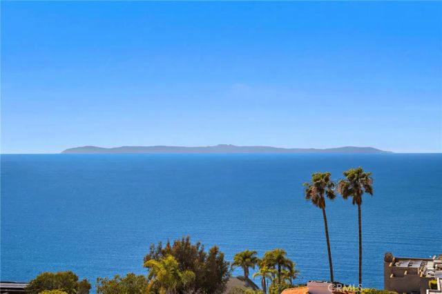 725 Balboa Avenue, Laguna Beach, CA 92651