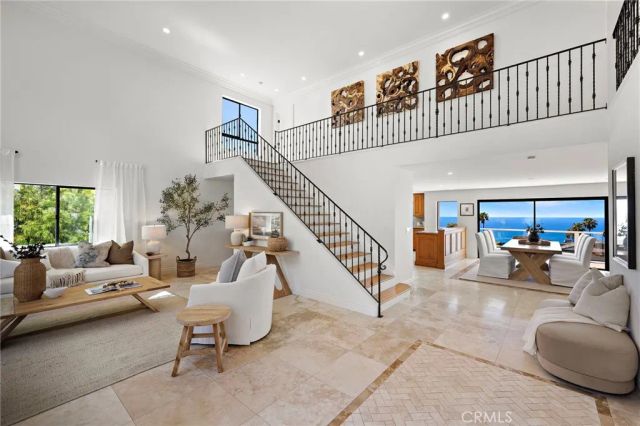 725 Balboa Avenue, Laguna Beach, CA 92651