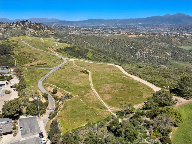 725 Balboa Avenue, Laguna Beach, CA 92651