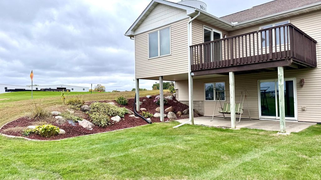 845 Deer Court NE, Montgomery, MN 56069 — photo 2