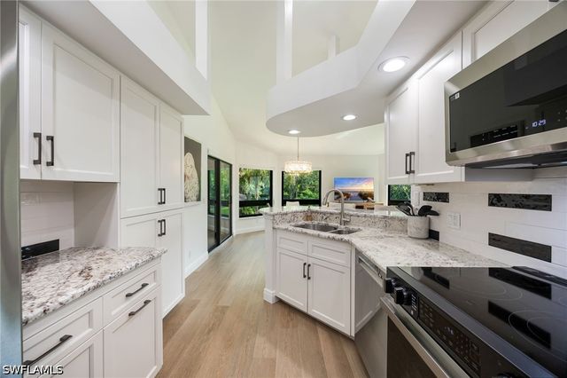 792 Eagle Creek DR 203, Naples, FL 34113