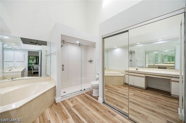 792 Eagle Creek DR 203, Naples, FL 34113