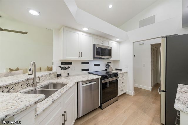 792 Eagle Creek DR 203, Naples, FL 34113
