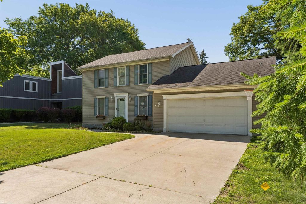 1816 S Woodland Drive, Port Huron, MI 48060