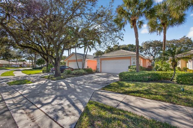 4153 Royal Oak Drive, Palm Beach Gardens, FL 33410