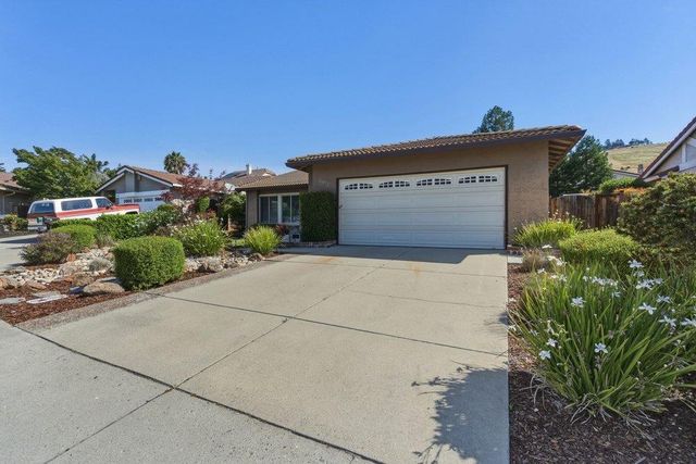 2072 Pleasant Crest Court, San Jose, CA 95148