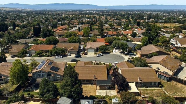 2072 Pleasant Crest Court, San Jose, CA 95148
