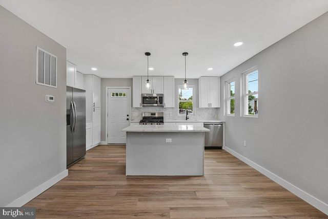 823 46TH ST NE, Washington, DC 20019