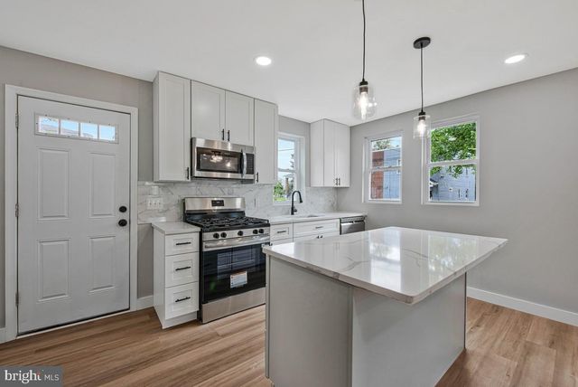 823 46TH ST NE, Washington, DC 20019