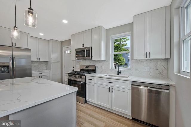 823 46TH ST NE, Washington, DC 20019