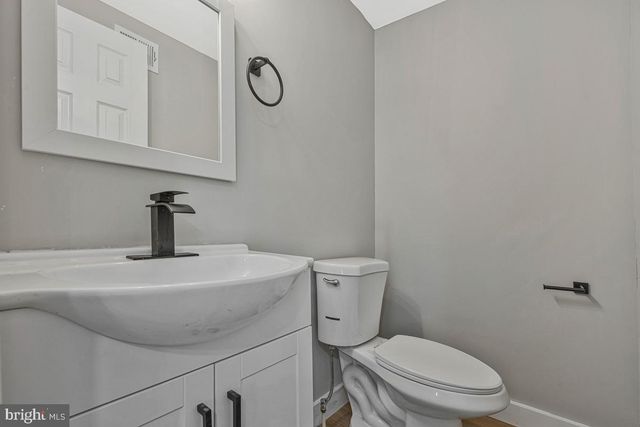 823 46TH ST NE, Washington, DC 20019