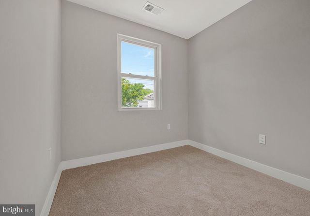 823 46TH ST NE, Washington, DC 20019