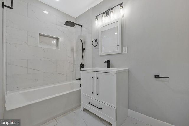 823 46TH ST NE, Washington, DC 20019