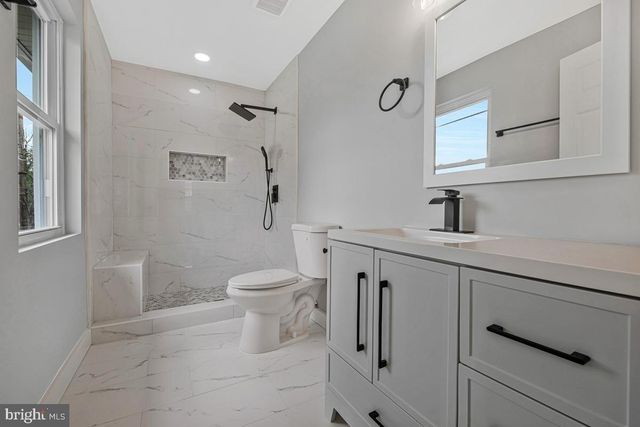 823 46TH ST NE, Washington, DC 20019