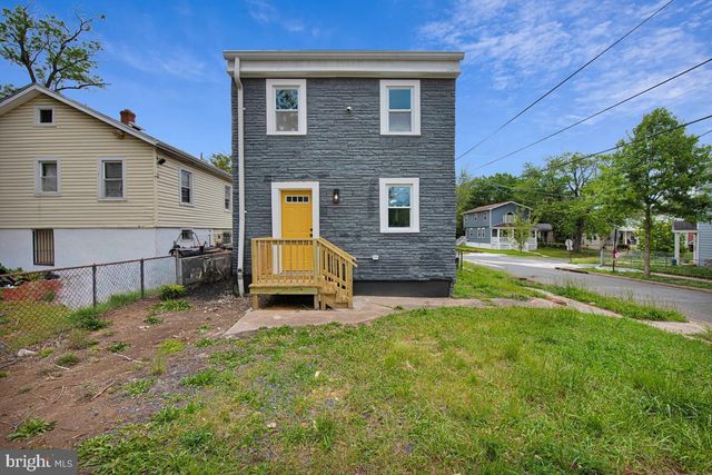 823 46TH ST NE, Washington, DC 20019