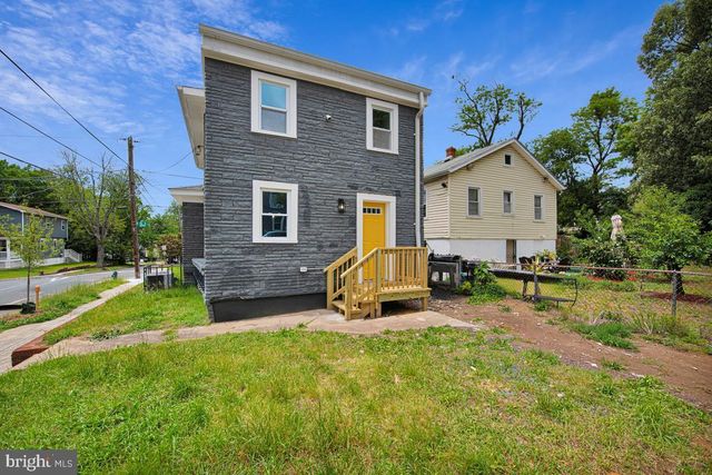 823 46TH ST NE, Washington, DC 20019