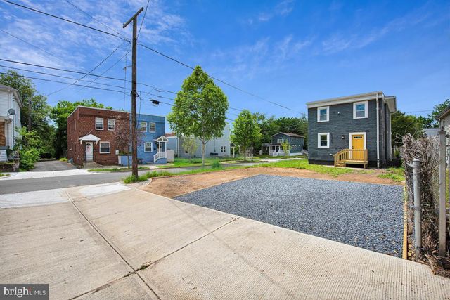 823 46TH ST NE, Washington, DC 20019