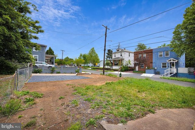 823 46TH ST NE, Washington, DC 20019