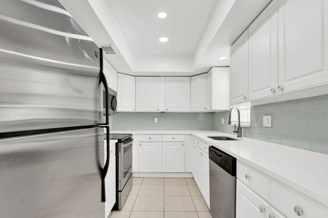 10249 N Military Trail Apt 201, Palm Beach Gardens, FL 33410